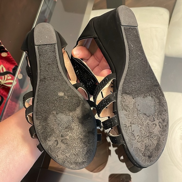 🔥 3/$25 - Dressy wedge sandals - Picture 4 of 4